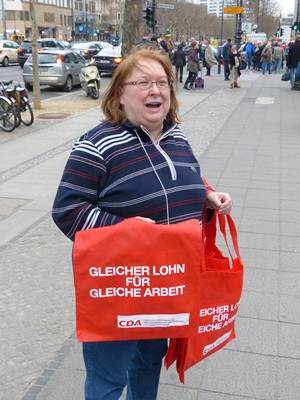 CDA-Landesvorsitzende Dagmar Knig am Joachimstaler Platz.