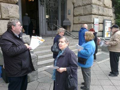 Mitglieder des CDA-Kreisvorstandes beim Frhcanvassing vor dem Rathaus Charlottenburg