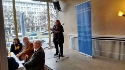 Dagmar Knig, CDA Landesvorsitzende
am Tisch: Edeltraud Tpfer Landesvorsitzende der Frauenunion,Dieter Walther stv CDA-Landesvorsitzender