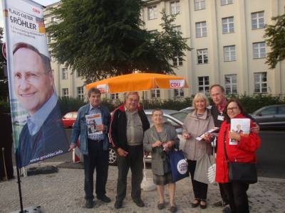 Die Mitglieder der CDA Charlottenburg-Wilmersdorf beim frhmorgendlichen Wahlkampf mit Klaus Dieter-Grhler
