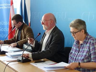 Unser Tagungsprsidium: Rainer Kahle, Joachim Specht und Elke Hannack.